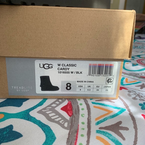 UGG Classic Cardy in Black Size 8 - Picture 3 of 6
